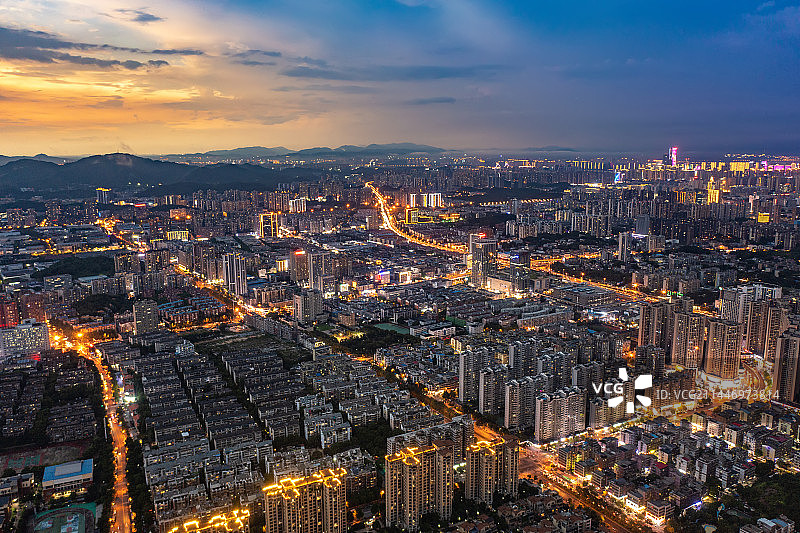航拍湖南长沙梅溪湖夜景图片素材