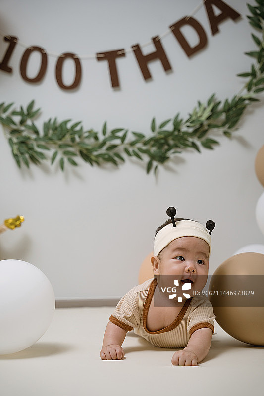 可爱的婴儿百天生日图片素材