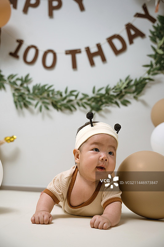 可爱的婴儿百天生日图片素材