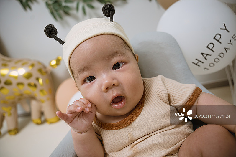 可爱的婴儿百天生日图片素材