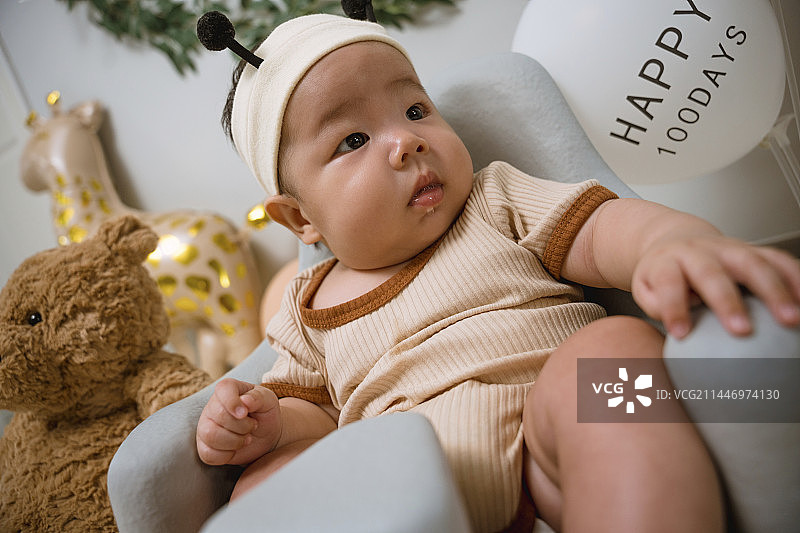 可爱的婴儿百天生日图片素材