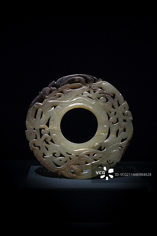 玉器文物红山文化博物馆展品玉人玉龙图片素材