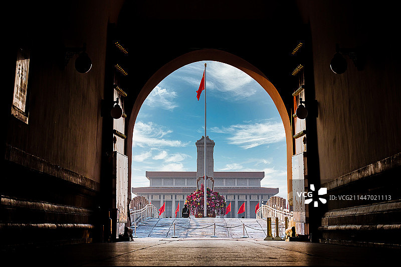 北京天安门城楼拱门，国旗。图片素材