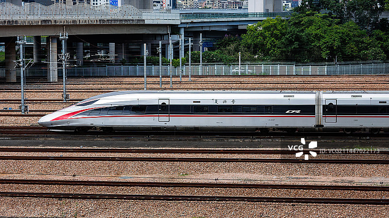 高铁站出发抵达的复兴号高铁列车图片素材