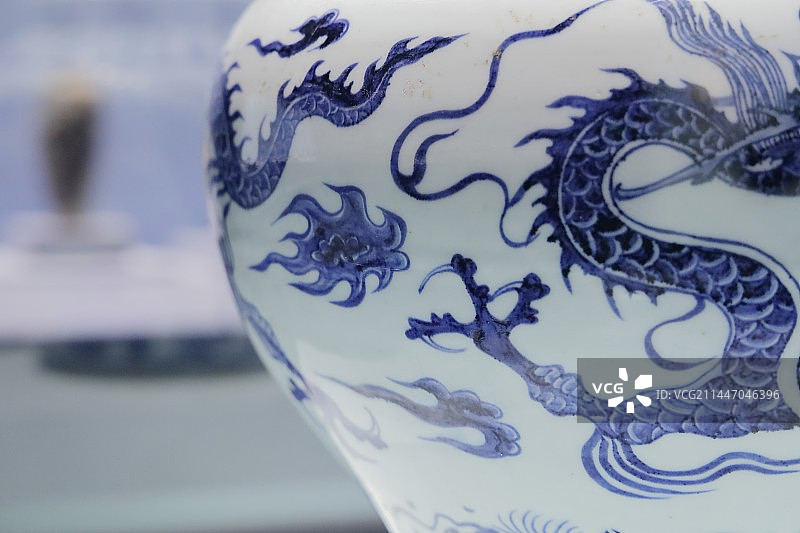 北京中国国家博物馆馆藏元代青花云龙纹罐（中国古代瓷器展）图片素材
