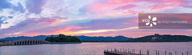 北京颐和园晚霞（Sunset at the Summer Palace in Beijing）图片素材