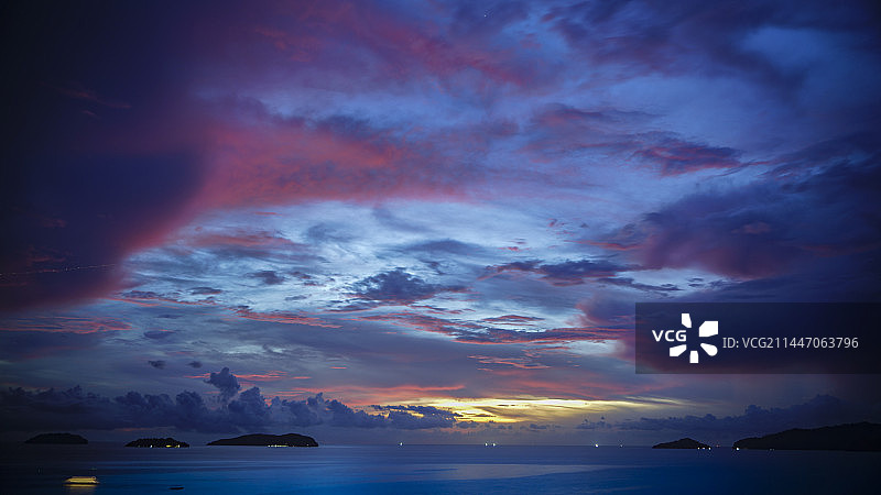 马来西亚亚庇的日落晚霞与大海图片素材