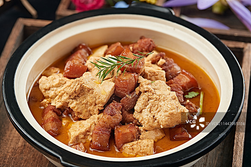 砂锅红烧肉炖农家大豆腐图片素材