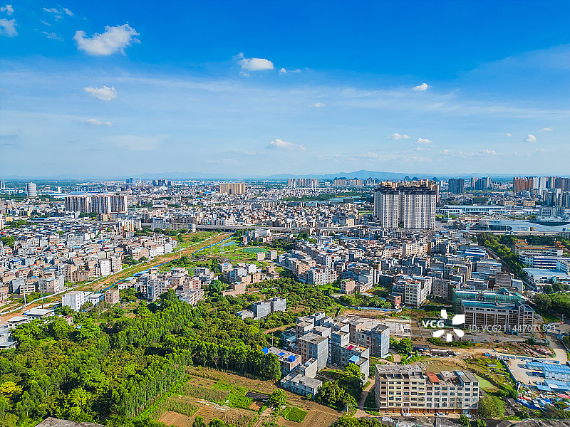 广西贵港的金港大道周边建筑图片素材