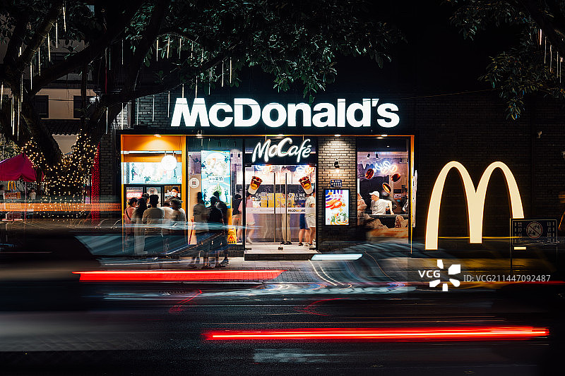 福州烟台山麦当劳车流图片素材