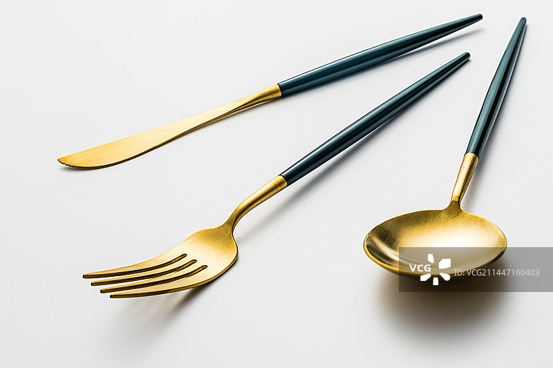 金色不锈钢刀叉勺餐具图片素材