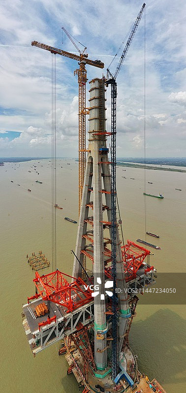 在建中的常泰长江大桥图片素材