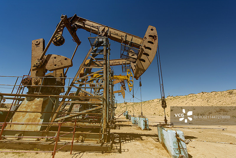 新疆、采油、油田图片素材
