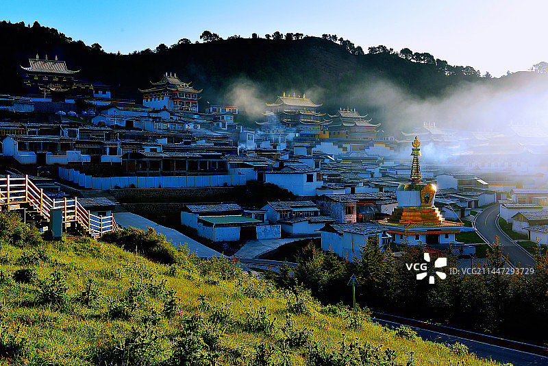 甘丹赛赤寺·日出时分图片素材