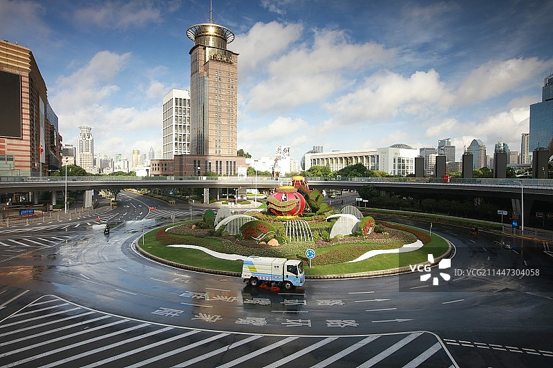 上海 陆家嘴 环岛 新能源环卫车图片素材