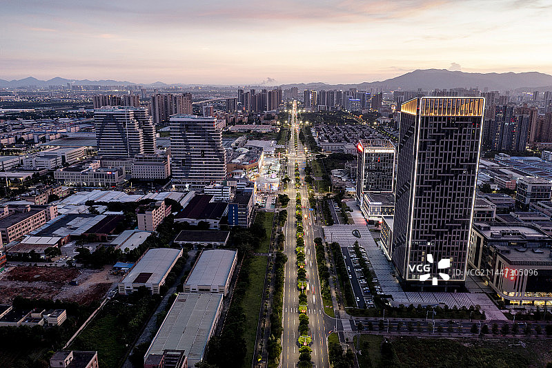 航拍城市天际线夜景 江门江海区高新区图片素材