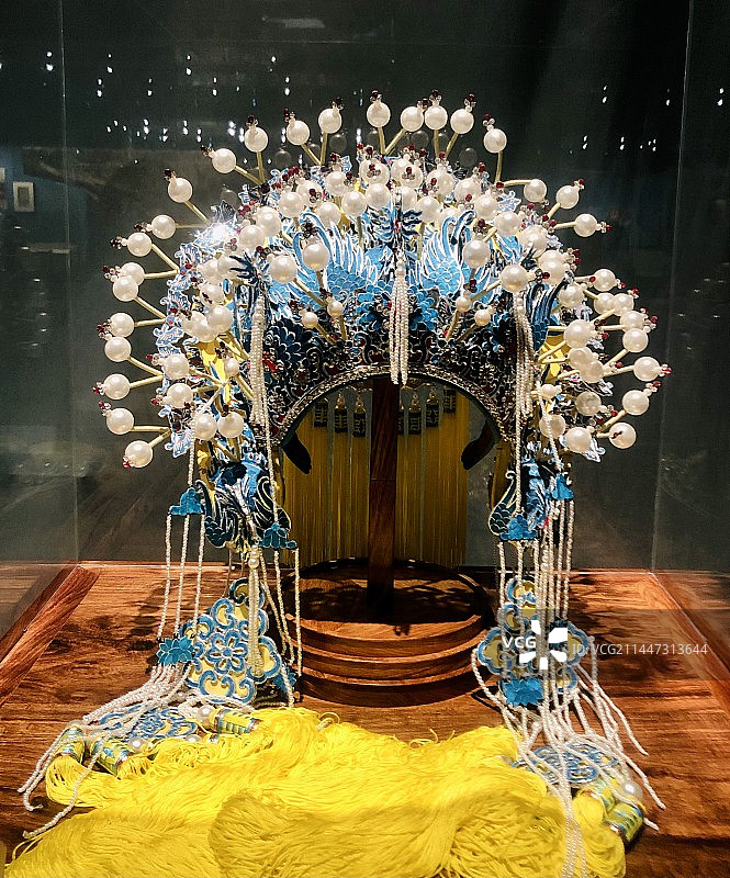 中国工艺美术馆展品戏曲头冠图片素材