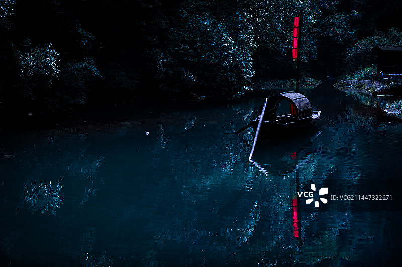 停泊的乌蓬船图片素材