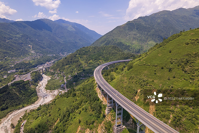 京昆高速雅西高速段，双螺旋结构干海子特大桥航拍图片素材