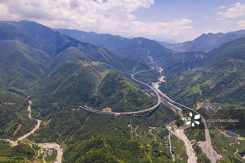 京昆高速雅西高速段，双螺旋结构干海子特大桥航拍图片素材