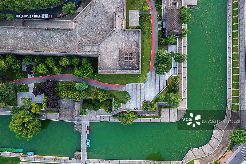 航拍西安城墙角楼日落图片素材