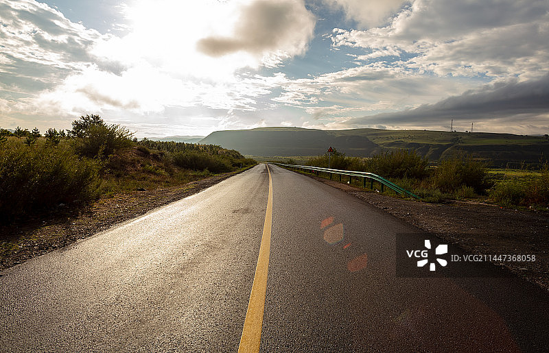 草原公路图片素材