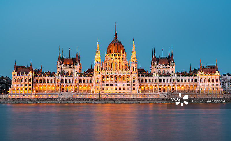 Budapest, 国会大厦开灯瞬间图片素材