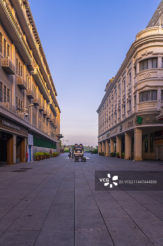 夏日清晨宁静的厦门中山路步行街风光图片素材