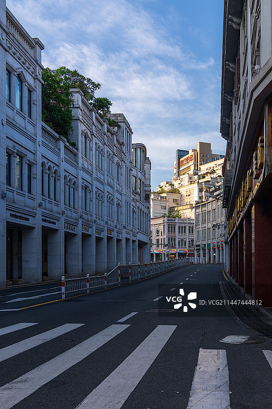 夏日清晨宁静的厦门中山路步行街风光图片素材