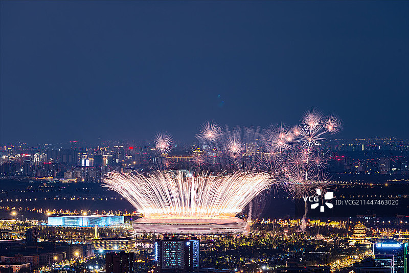 成都大运会开幕式东安湖体育公园烟花秀图片素材