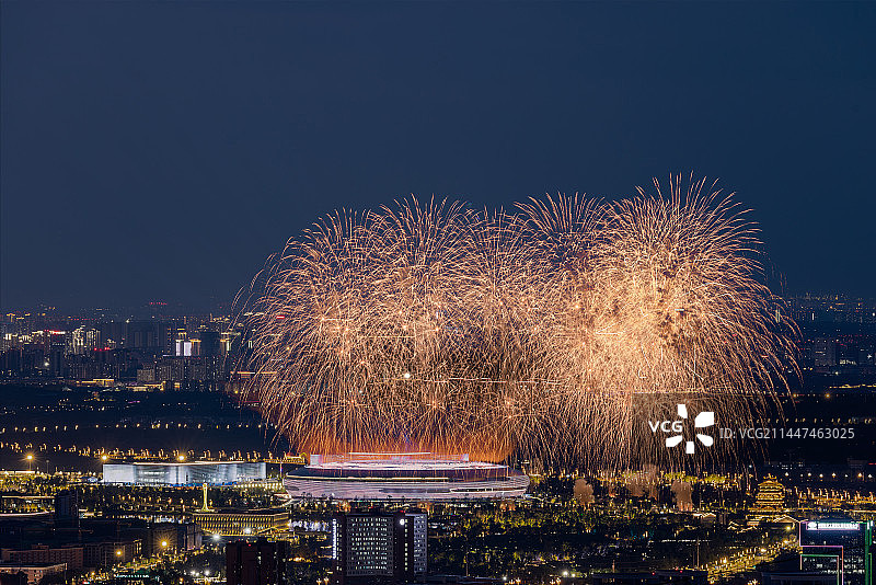 成都大运会开幕式东安湖体育公园烟花秀图片素材