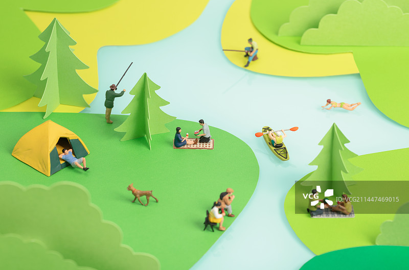 微缩创意剪纸溪水森林与露营休闲的人图片素材