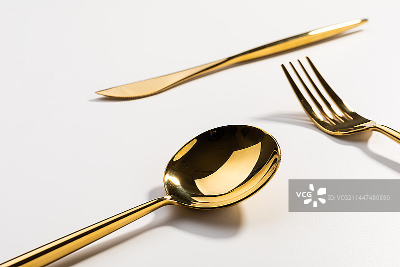 金色不锈钢刀叉勺餐具图片素材