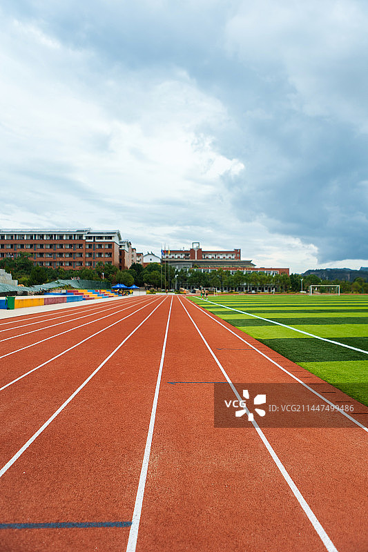 学校田径场足球场图片素材