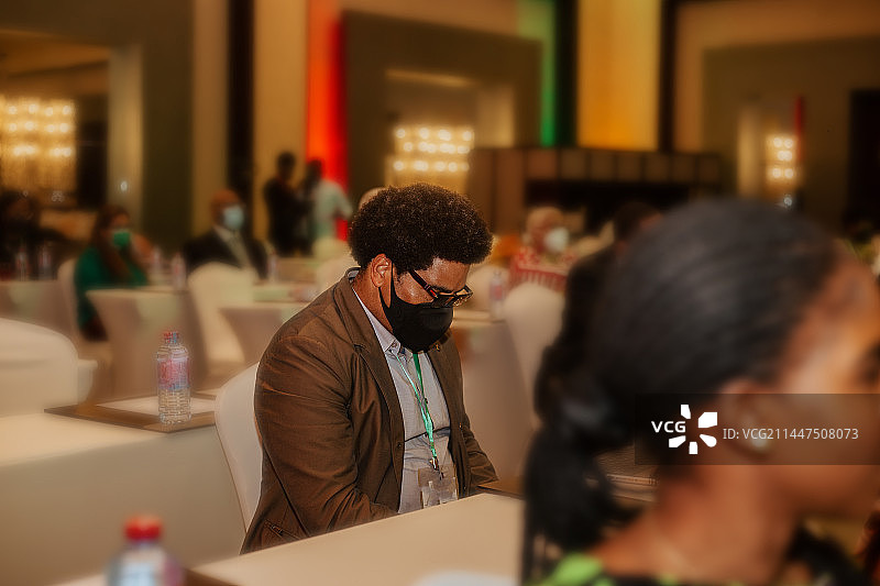 加纳阿克拉会议上的人们图片素材