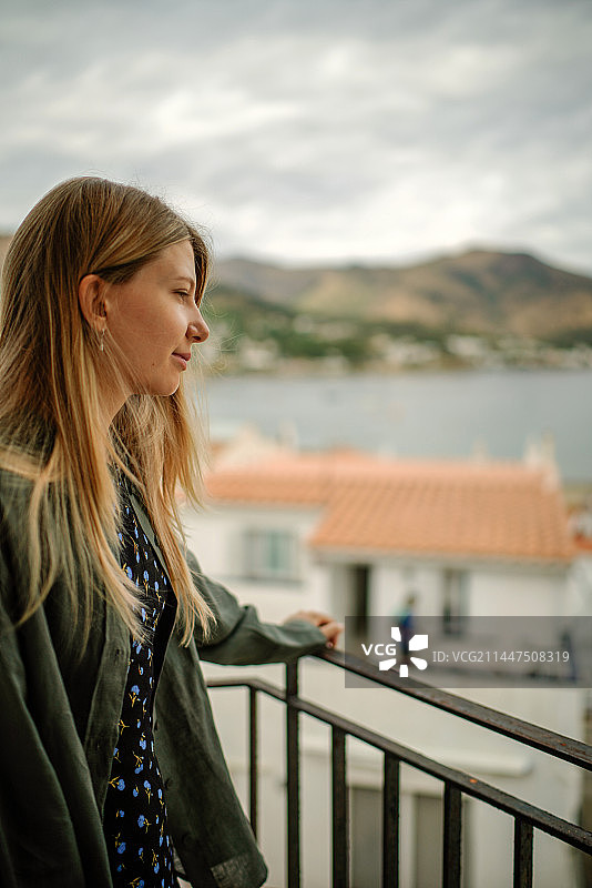 享受夏季周末，西班牙塔拉戈纳卡拉费尔图片素材