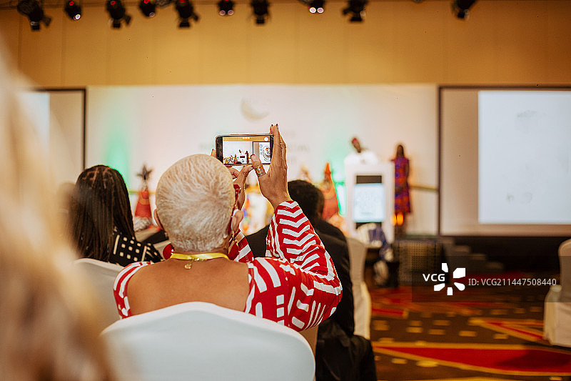 加纳阿克拉会议上的人们图片素材