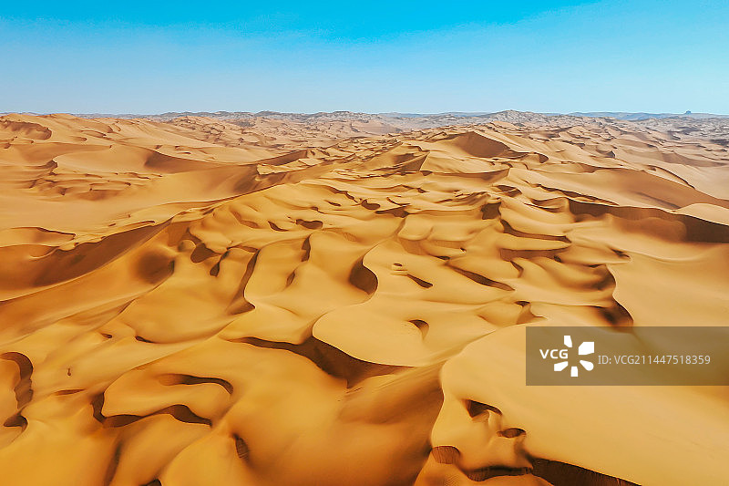 航拍新疆吐鲁番库木塔格沙漠图片素材