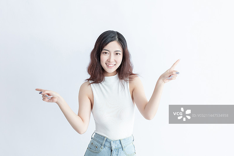 灰色背景女子像图片素材