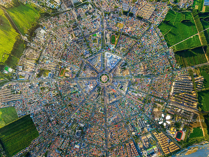 中国新疆八卦城特克斯县全景航拍全景俯拍图片素材