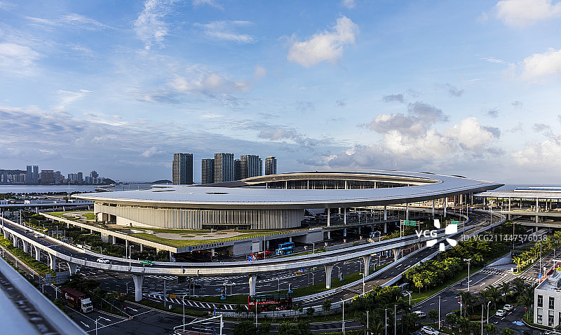 粤港澳大湾区港珠澳大桥西人工岛口岸中心枢纽落日余晖影像图片素材