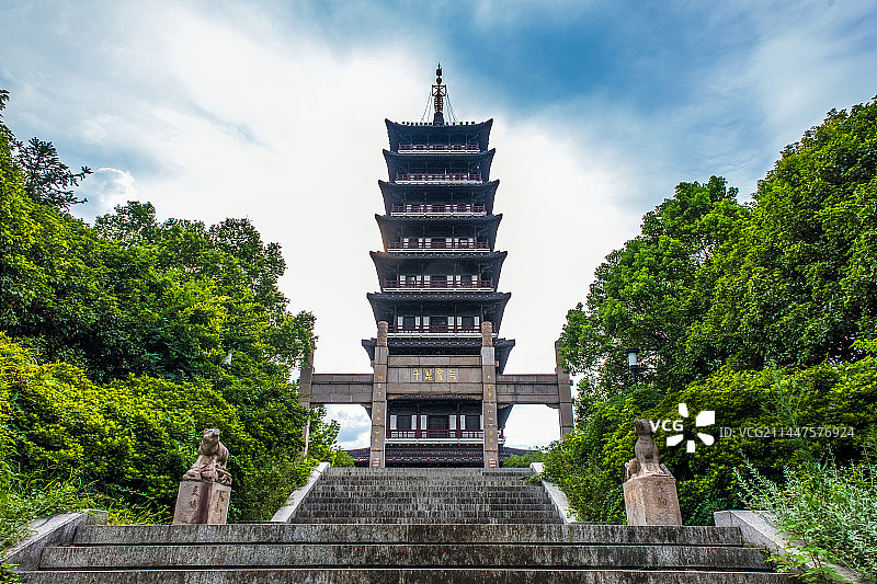 无锡宜兴市龙背山森林公园文峰塔图片素材