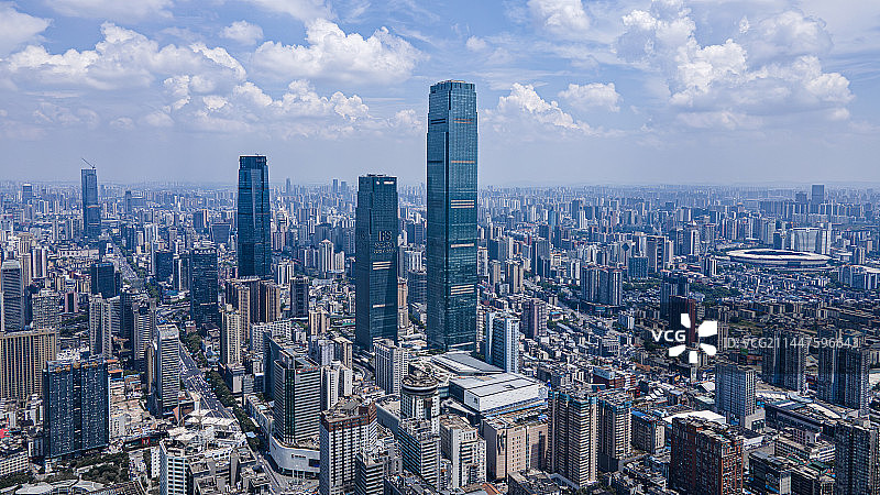 蓝天白云下的长沙市中心航拍图图片素材