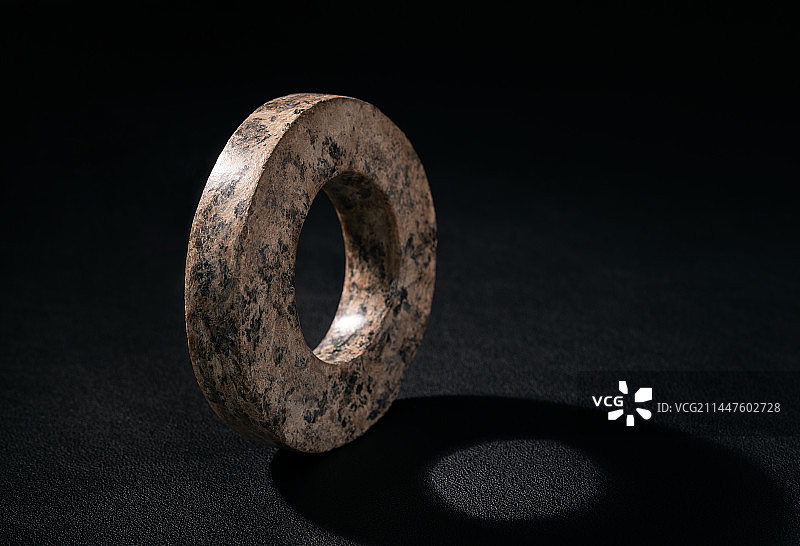 良渚文化-玉手镯图片素材