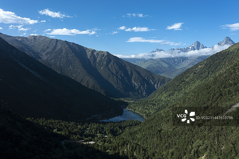 木格措七色海图片素材