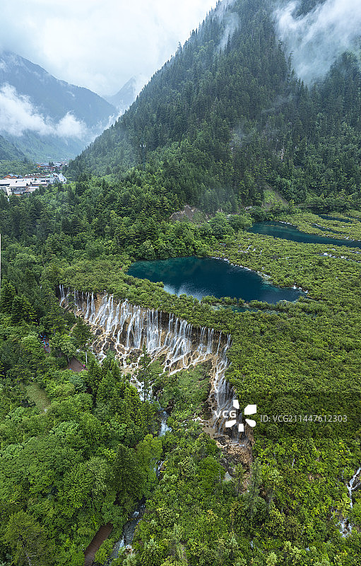 诺日朗瀑布图片素材