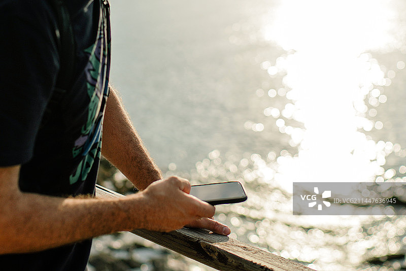 海上旅行，日落，西班牙赫罗纳塞尔瓦港图片素材