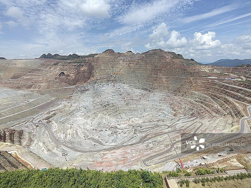 多云天空下的高角度景观图片素材