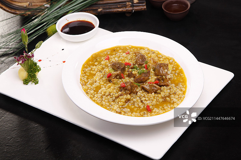 广东粤菜美食薏米瘦肉粥图片素材