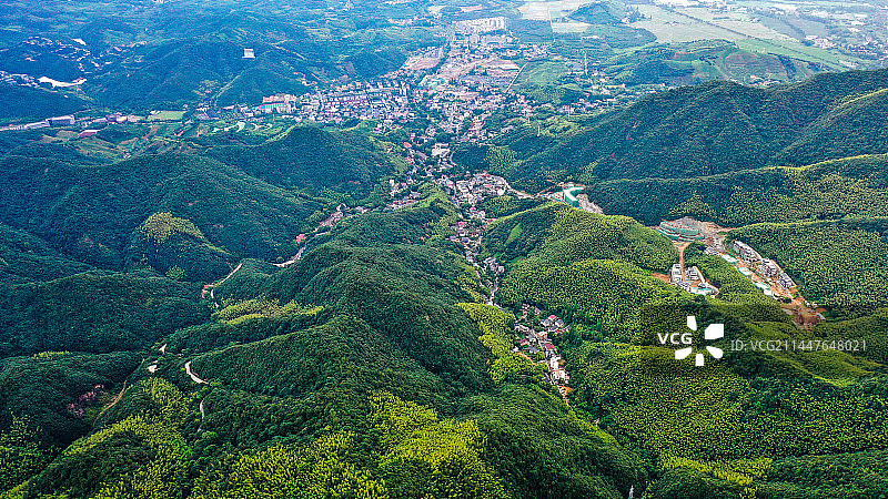 莫干山山谷中小山庄图片素材